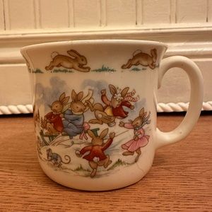 Vintage 1981 Royal Doulton Bunnykins Snowplay mug in EUC